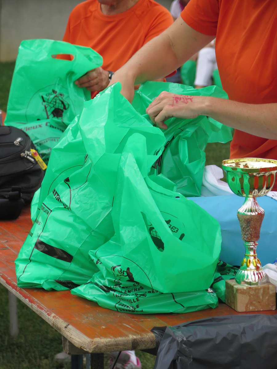 Au_VieuxCampeur's tweet photo. LE #SacVert continue aujourd'hui normalement sa vie de voyageur dans nos boutiques en étant réutilisable à l’infini… https://t.co/OQ2o38697o