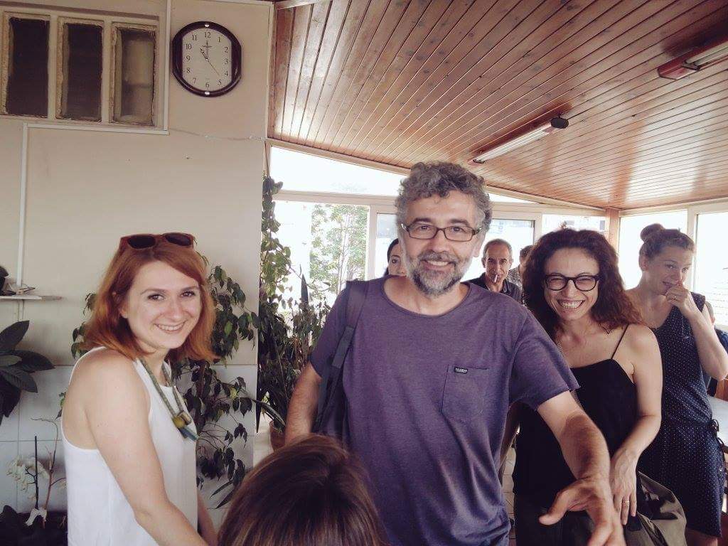 #ÖzgürlükNöbeti Özgür Gündem'de sürüyor.
Ahmet Nesin'den iyi haberler bekleniyor.
#GazetecilikSuçDeğildir