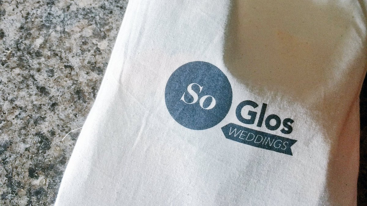 loredana89's tweet photo. Packed my lunch whilst I'm out styling today in my @SoGlosWeddings bag! Perfect size for my nibbles #MostlyChocolate https://t.co/Jw8Pglbd2q