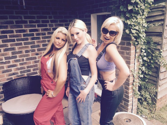 #yesterday 💋 #gardeners 😂 @emmacmodel @modellaceyloo @Borderland7 https://t.co/VxsYkT6bI9<a href="/tag/yesterday"class="tags">#yesterday</a><a href="/tag/gardeners"class="tags">#gardeners</a><a class="tags" href="/tag/emmacmodel">@emmacmodel</a><a class="tags" target="_blank" title="On Twitter" href="/?out=eyJ0eXAiOiJKV1QiLCJhbGciOiJIUzUxMiJ9.eyJpYXQiOjE3MjE2NDIxNzUsImlzcyI6InR3cG9ybnN0YXJzLmNvbSIsIm5iZiI6MTcyMTY0MjE3NSwiZXhwIjoxNzUzMTc4MTc1LCJyZWRpcmVjdF91cmwiOiJodHRwczovL3R3aXR0ZXIuY29tL21vZGVsbGFjZXlsb28ifQ.S3-xk4-LHs2y3ZjDc0XGaMfs9bXMAyeJH9QzAGchCx89EOdBUjhGHKI3rQ-C0FvWcXPmD2pSBfEnvphv7RZ-qg">@modellaceyloo</a>
