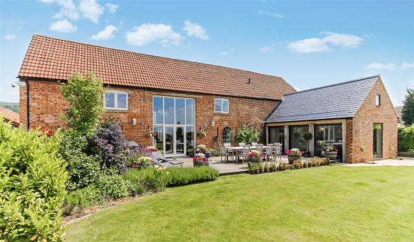 Zoopla's tweet image. Take a look at the most popular properties for sale on Zoopla in June zo.op.la/uIXQzx