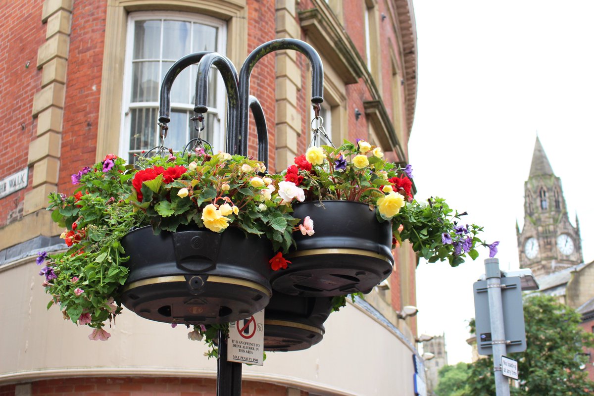 RochdaleCouncil's tweet photo. The town centre is looking blooming fantastic!! #Bigclean https://t.co/I43AqYrOyC