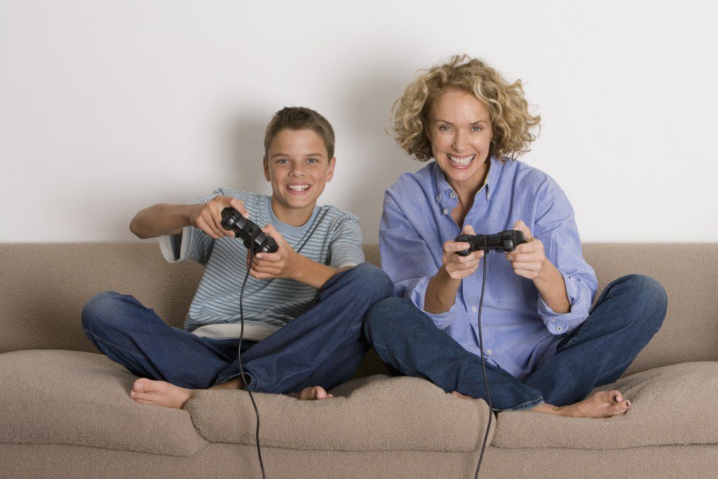 No I’m Not A Typical Mother. Yes I Cosplay and Play Video Games at 40. thegeekparent.com/2016/07/01/no-…