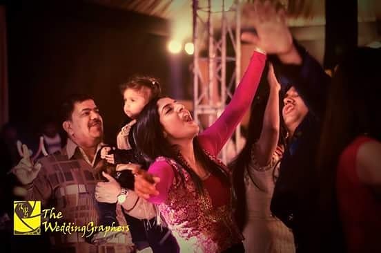 TheWeddingGraph's tweet image. Watch this stunning story through our lens at theweddinggraphers.com/gunjan-weds-ma…