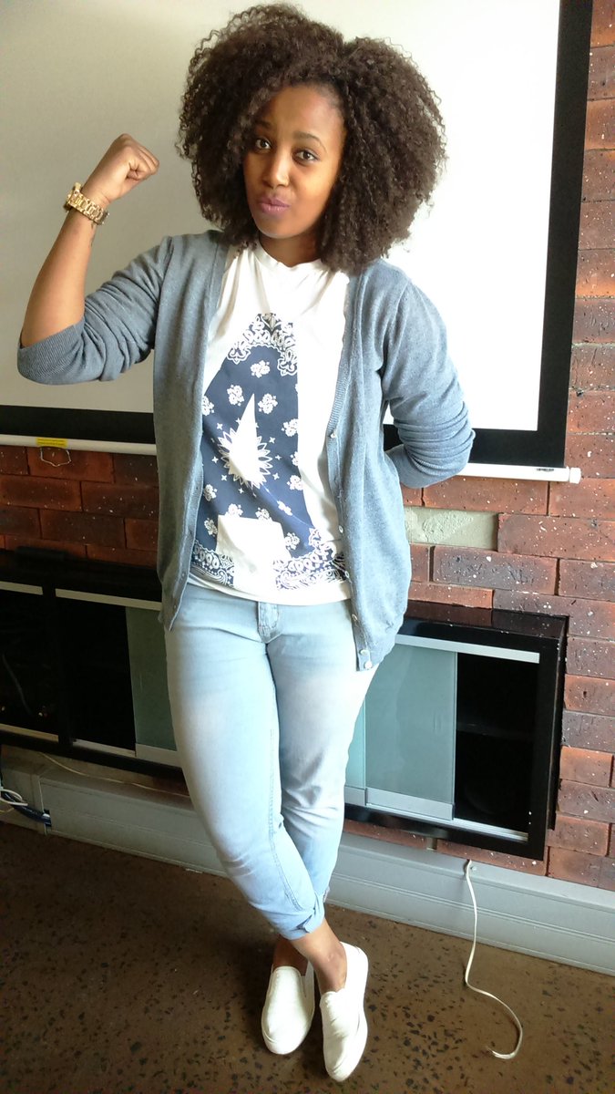 ClarissaMfeka's tweet photo. Happy Birthday to this pretty young thang!!! #TheHustler #QueenOfTheWeekend 
#LifeSlayer @djlesoulsa 😘🎀🎈🎂 https://t.co/axThnHhvR4