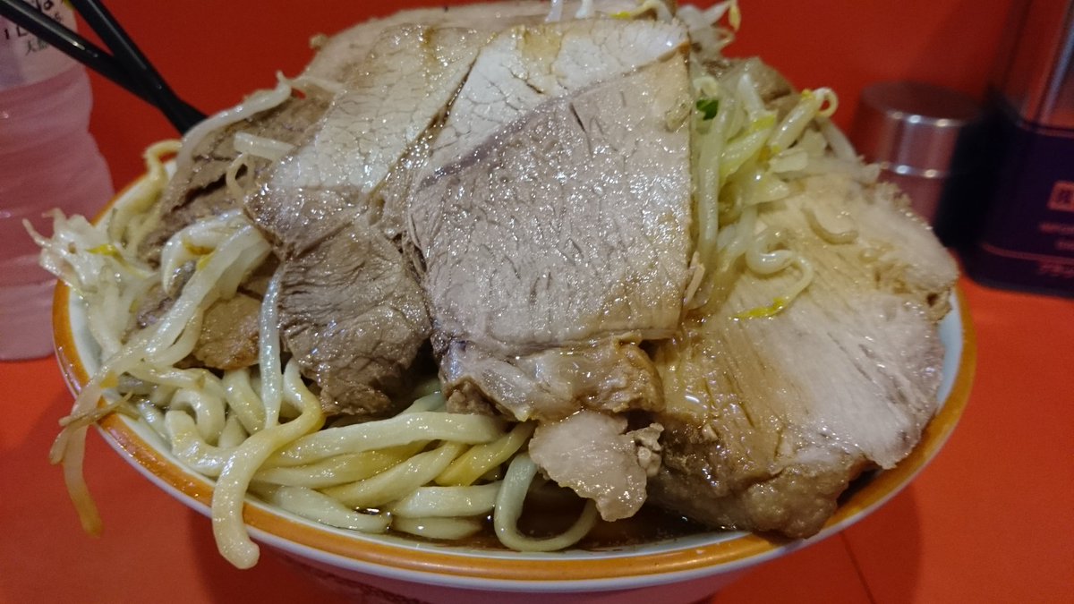 シド בטוויטר 仙川二郎 大ダブルラーメン そのまま 3塊の豚に神が宿ってた ギュッといってサクッと食えたけど 女性客効果か かなり俺の丼に麺が投入 サンキューです めちゃめちゃ美味いし多かった 汗 ラーメン二郎仙川店