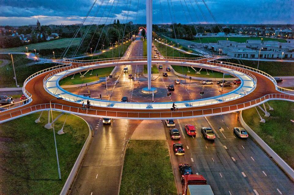 #DidYouKnow Hovenring is the world’s first suspended bicycle path roundabout. Eindhoven (NL). Design by <a href="/ipvDelft/">ipvDelft</a>