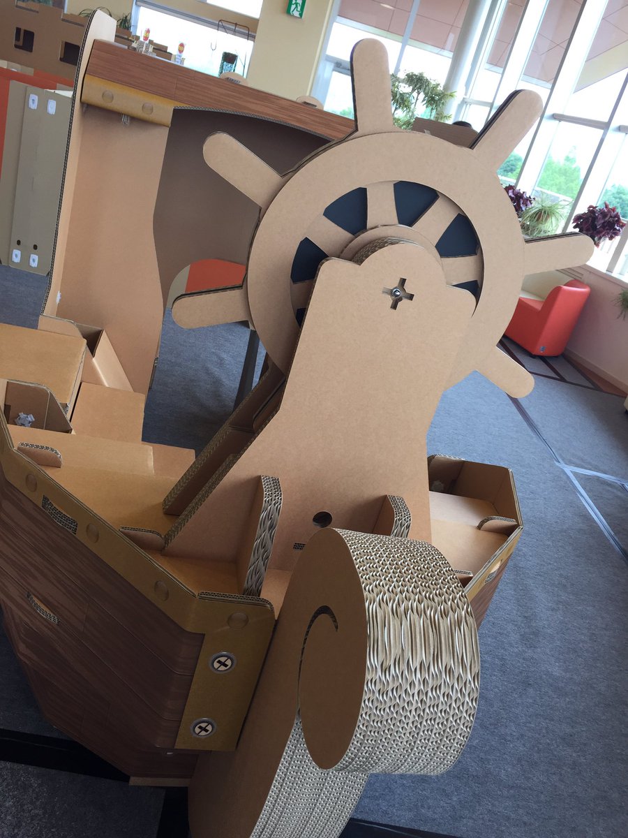 Rccラジオカー 公式 Pa Twitter 厚手のダンボールで出来ていて かなりしっかりしています 今年6月に新しく海賊船 すべり台やスペース木馬などが仲間入りしました 海賊船は船首にある舵を動かすこともできました おひるーな