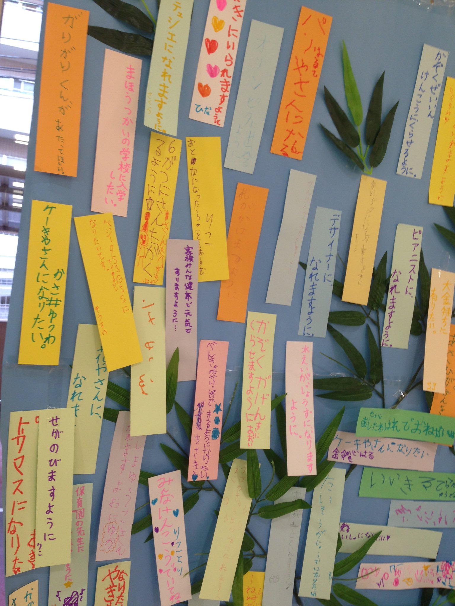 Shinpei Breakerz もうすぐ七夕 スーパーに飾ってある 子供達の願い事が可愛い ガリガリくんが当たってほしい 可愛いなぁ みんなは 何を願い事する 俺は おでこのニキビが 早く治りますように 七夕 短冊 T Co 8rvrjhtkas