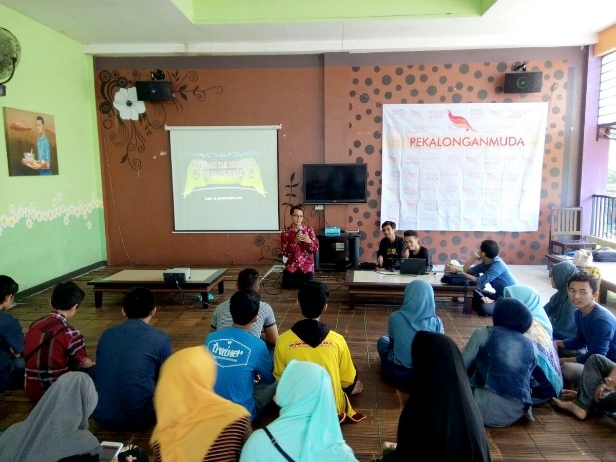 Pembicara pertama, Pak Anang
Beliau ini pendiri kelas inspirasi untuk para napi di lapas Pekalongan loh gais
