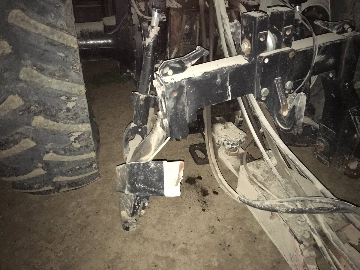 Bit of duct tape and some zip ties will fix this right? #plant16  where's #mcgayver these days?