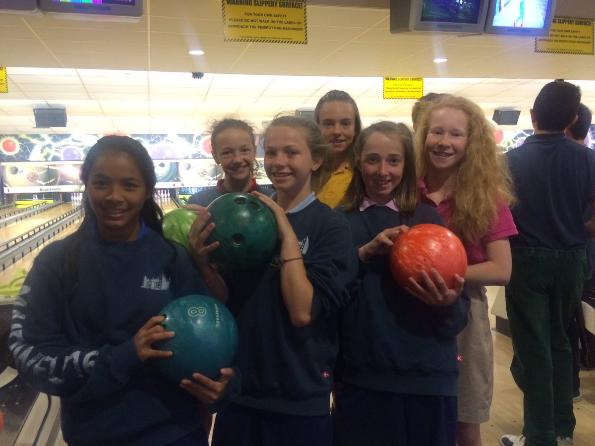 MHNRL's tweet photo. Leavers' bowling! #maidwellhall #letloose https://t.co/Yu1JreK1y8