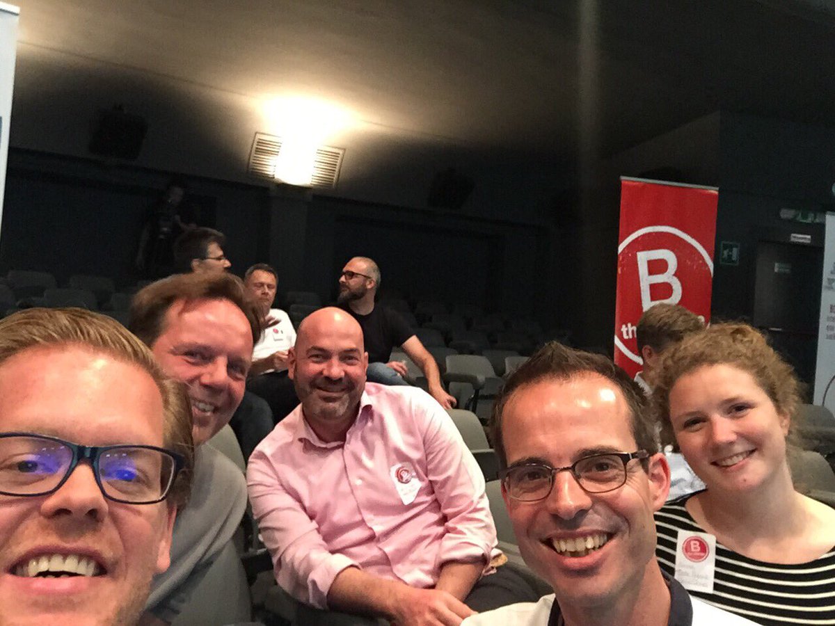 We like!! Nederlands onderonsje met <a href="/WakaWakaLight/">WakaWaka</a>, <a href="/AlfaAccountants/">Alfa Accountants en Adviseurs</a> en <a href="/dutchgroup/">dutch</a> tijdens #BCorpSummit16