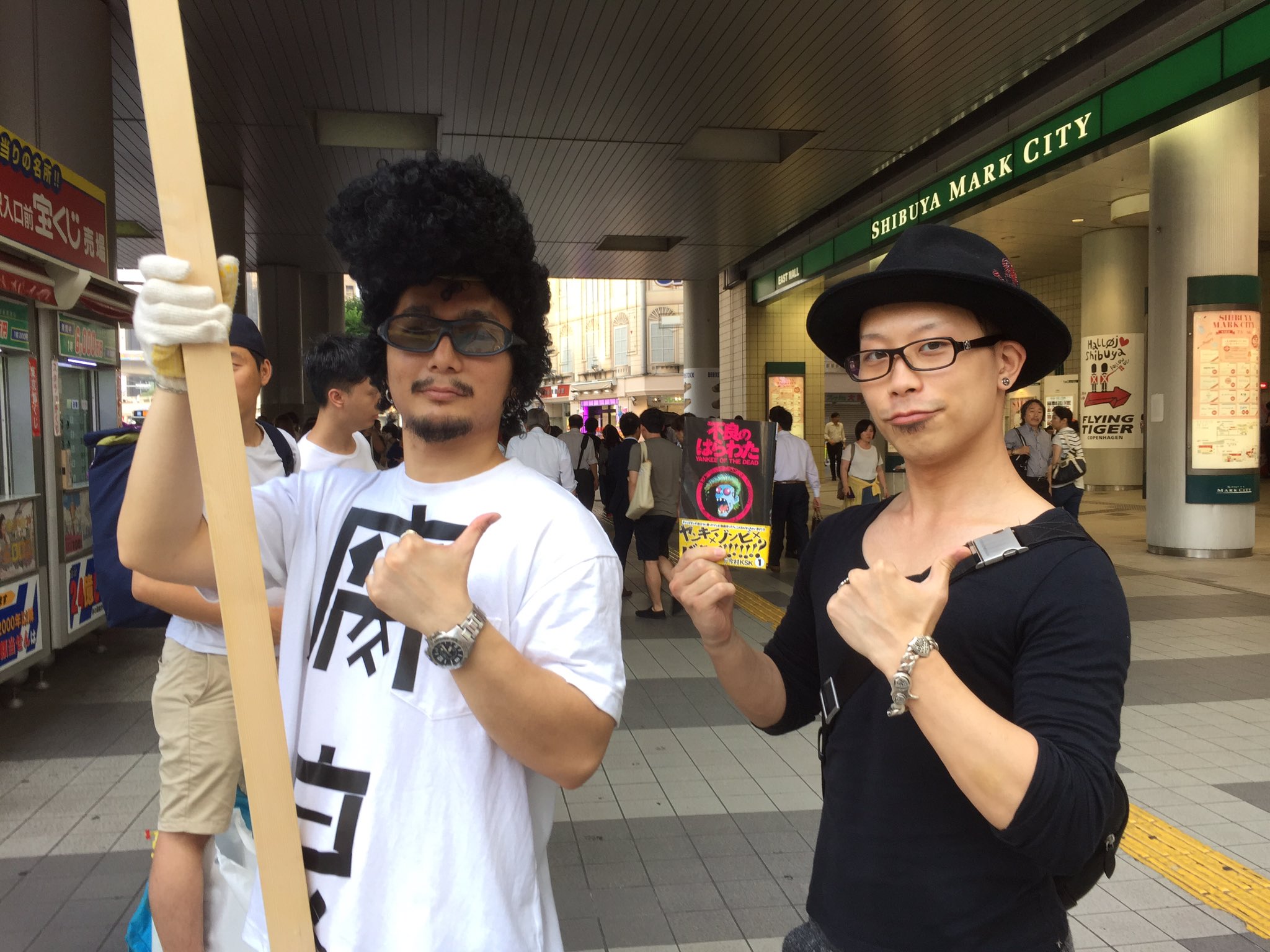 常喜寝太郎 着たい服がある 不良がネコに助けられてく話 お世話になっている今村ksk先生の漫画 不良のはらわた の宣伝に少しだけ動向させて頂きました 先生直々の宣伝も新しい 不良 ゾンビ 異色の組み合わせで先がよめないギャグドラマです W