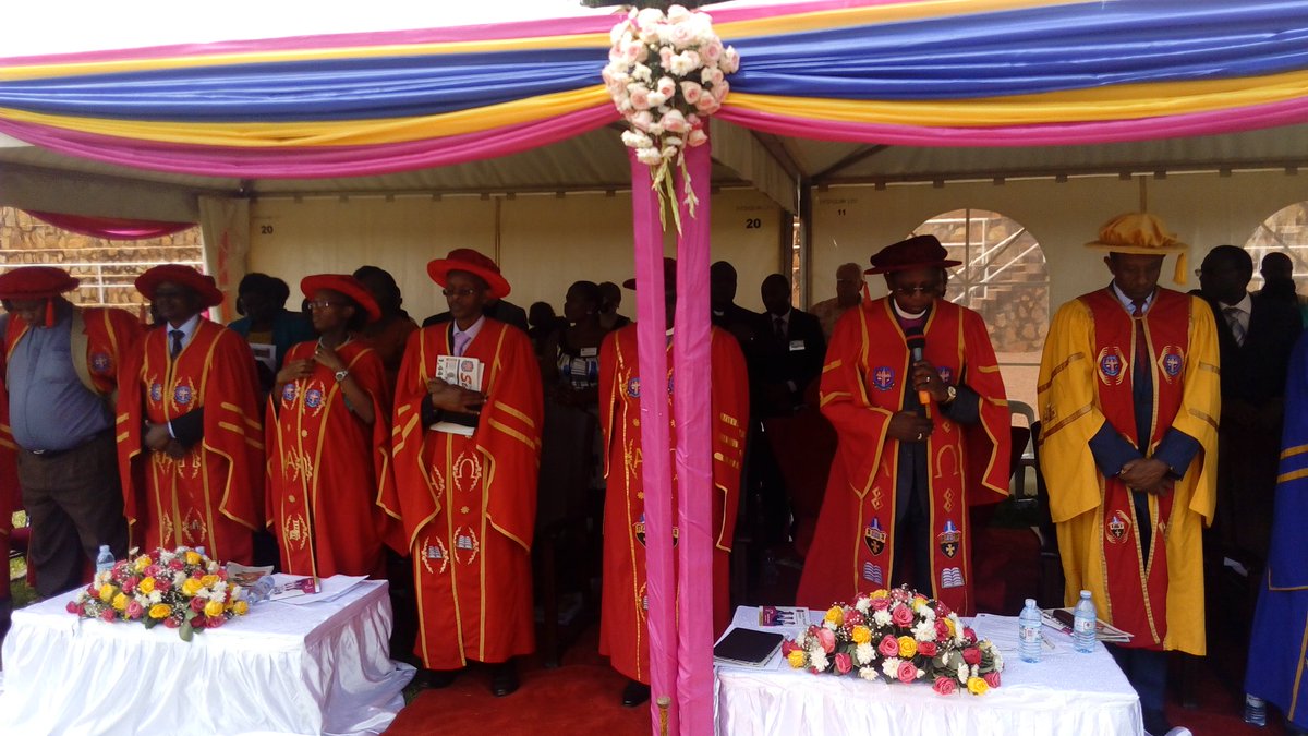 UCUniversity's tweet photo. The Chancellor saying the final prayer. #UCUJulyGraduation2016. @AmbaKampala https://t.co/1dM4cTwnBR