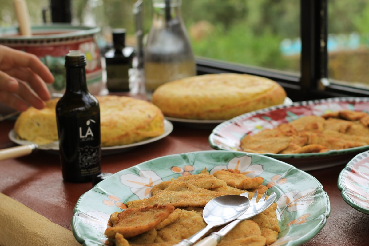 ¿Estas listo para comer? Nosotros sí y por supuesto que no falte el #aceitedeoliva #Laorganic en la mesa! #Ronda