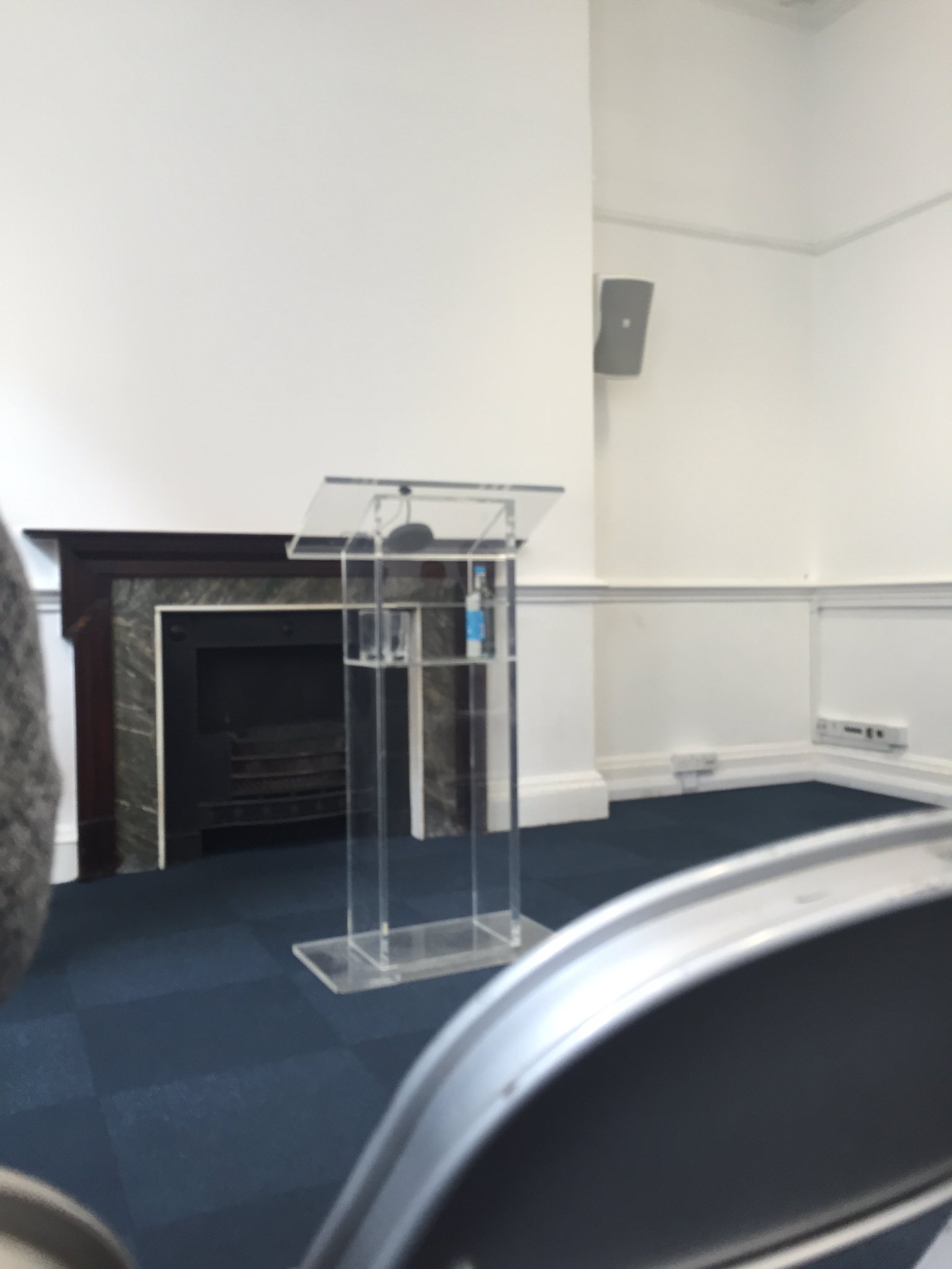 CmRVUwKUEAA6DJS.jpg:large