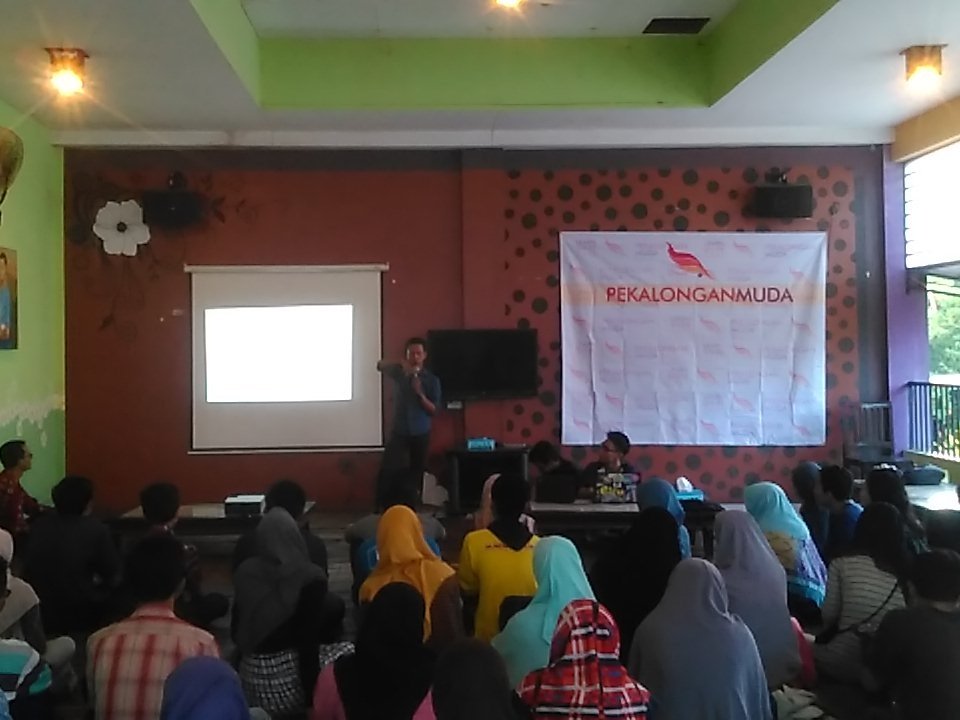 Pembicara kedua, mas Fithor. Beliau ini adalah seorang pebisnis properti di usianya yang muda ini.