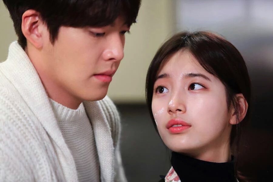 TheDramaKorea's tweet photo. Kim Woo Bin &amp; Bae Suzy untuk drama KBS2 "Uncontrollably Fond". https://t.co/Jx56xhLEt8