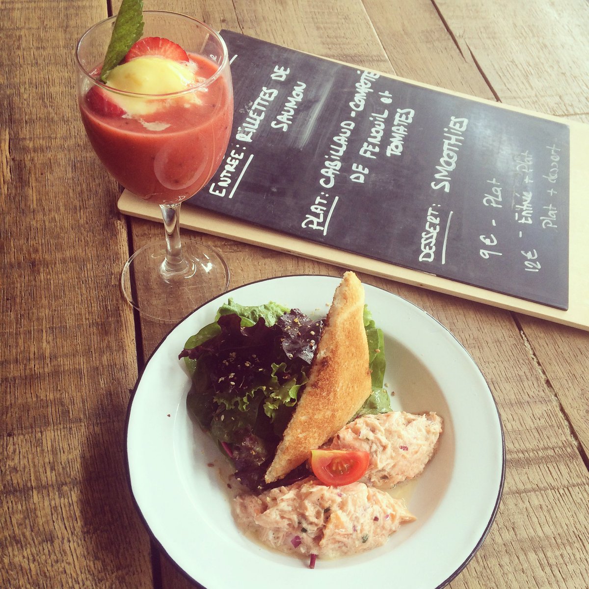 cafebale's tweet photo. Au menu du Café : Rillettes de Saumon • Cabillaud et comptée de fenouil • Smoothie. https://t.co/IKpFiLrdGc