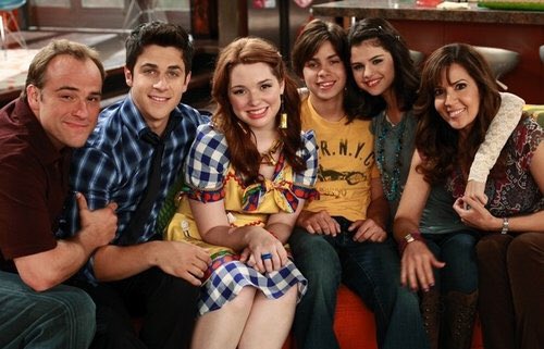 kvdrauhlena's tweet photo. Ma cosa vogliono sapere i bambini/ragazzi che guardano ora Disney Channel.

Questa era e rimarrà la VERA Disney😭😍: https://t.co/oOkcqeTnH8