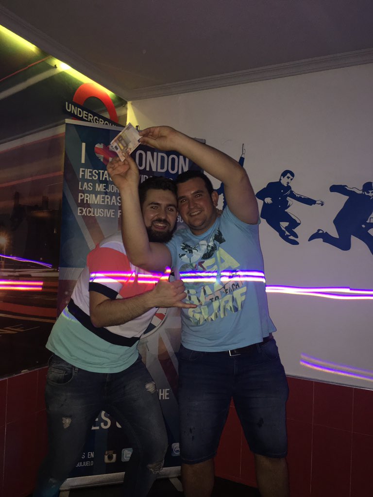 LondonGuijuelo's tweet photo. Campeones BEER PONG @Alvaro_10martin @javiersf27 🌴☀️☀️☀️ https://t.co/PjJVqvrRWq
