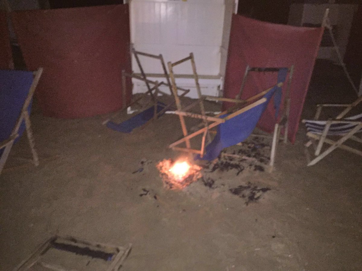 POL_Katwijk's tweet photo. Afgelopen nacht zijn er vernielingen gepleegd bij strandpaviljoen Willy Noord #katwijk heeft u info bel 0900-8844 https://t.co/F9Sj8J3GUR