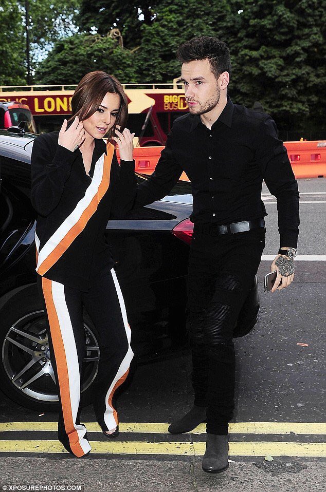choosezaynbr's tweet image. Liam e Cheryl indo comemorar o aniversário dela ontem em Londres.