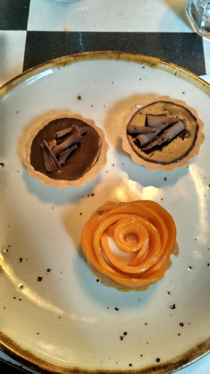 snehalataj's tweet photo. @_aamrus #GoodbyeAam I hv saved u enuf I form of mango rotis https://t.co/dmsQuDl8sr