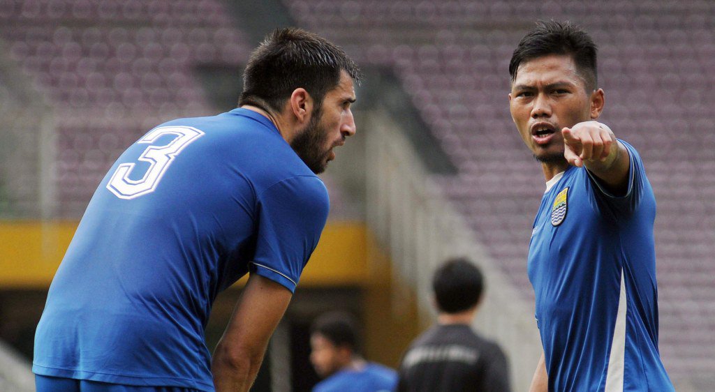 Tony Bertekad Pertahankan Gawang Persib Tak Kebobolan vikingofficial.com/2016/07/01/ton…