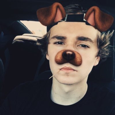 fymsky's tweet photo. oka but who does it better https://t.co/lV7WjJlpr4