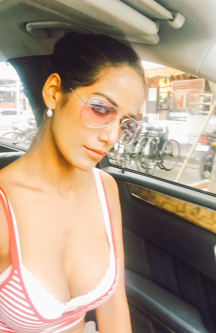 Stuck in Rain!! Stuck in traffic..what should I do?? 👿 https://t.co/2jA1UaZXX0<a href="/tag/bikini"class="tags"><span>#bikini</span></a>