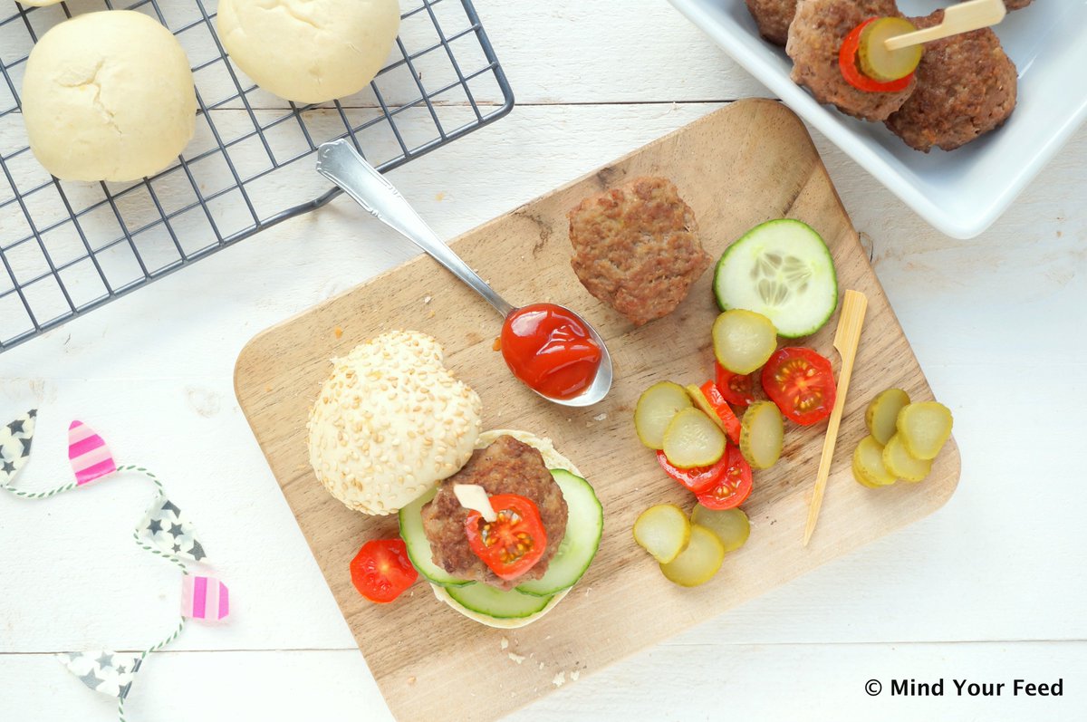 Hamburger party met <a href="/MindYourFeedNL/">Reny</a> #groentehelden #recept #hamburger #hamburgerparty goo.gl/pdZfq4