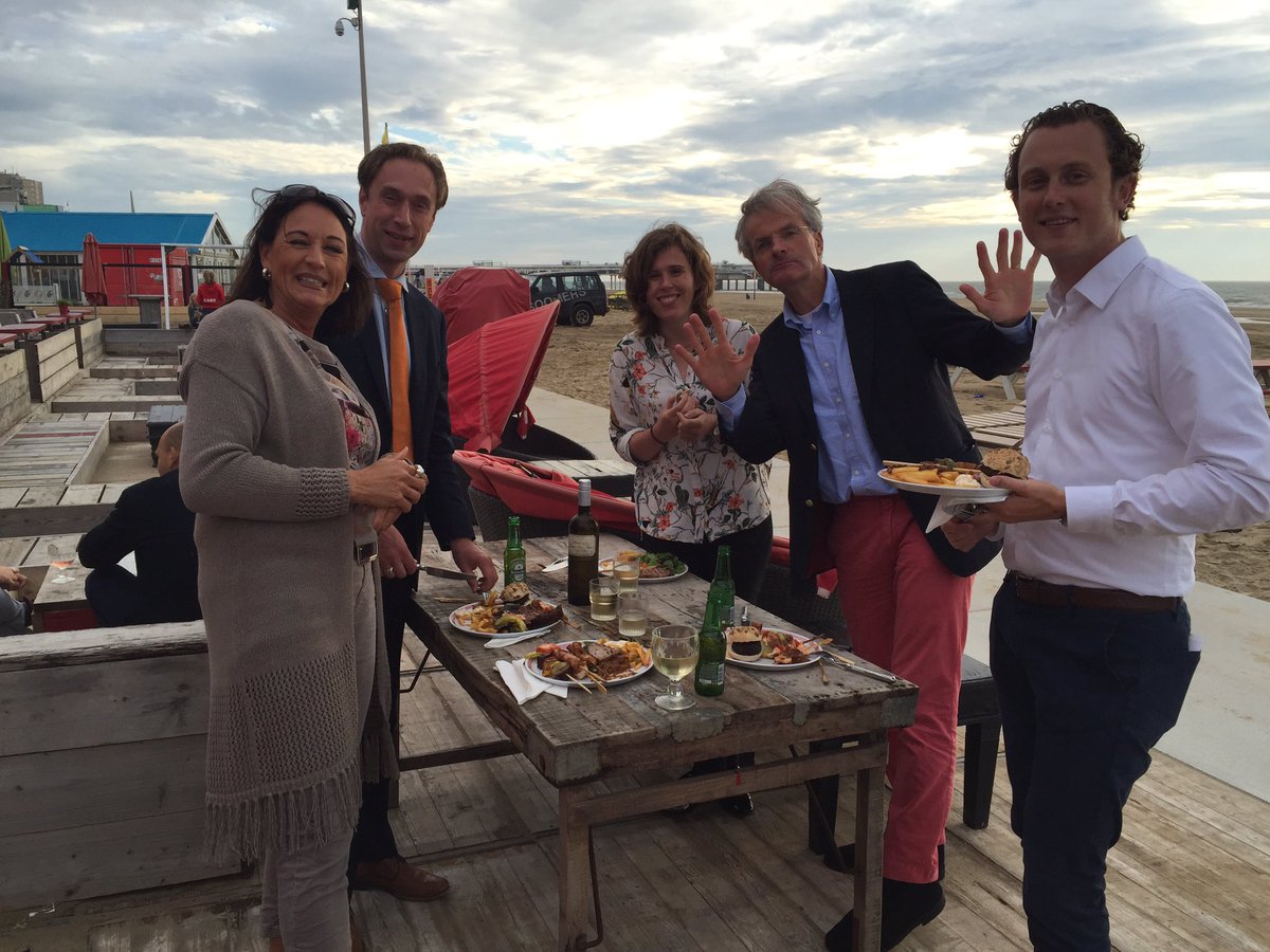 NL is officieel EU-voorzitter af. Gisteravond kwam de IenM-projectgroep <a href="/EU2016/">Eastern C/O 2016</a> nog 1 keer bij elkaar. Incl. <a href="/EU_TPC/">EU Truck Platooning</a>