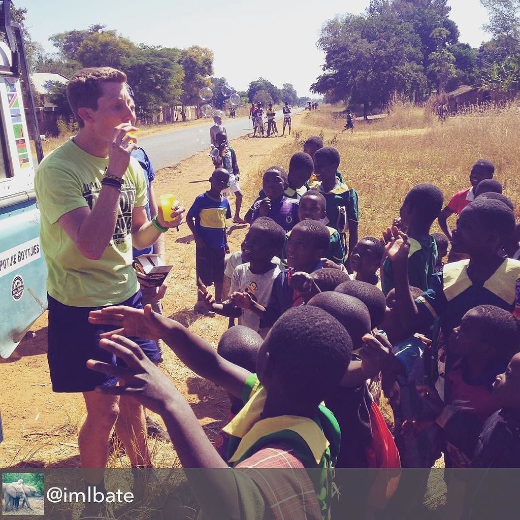 PutFootRally's tweet photo. RT @imlbate Sending some bubble love to Malawi with the Potjie Boytjies 🇲🇼☀️✌️ #putfoot #p… https://t.co/iXHzyqLCq8 https://t.co/nx6j6TxDMK