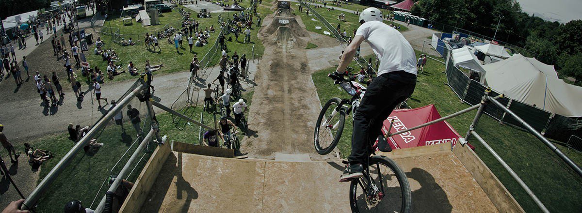 DMR Dirt Wars British FMB Bronze Dirt Jump Series taking over NASS Dirt jumps! bit.ly/29bqlG7