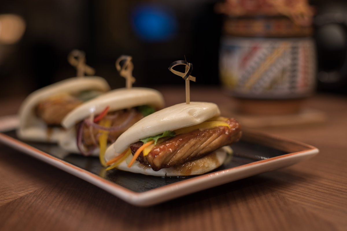 Seancloudsdale's tweet photo. Tamarind glaze pork steamed bun, compressed cucumber @oriolebar #steamedbuns #londonfood #FoodPhotography #foodporn https://t.co/tPbpnfb2p9