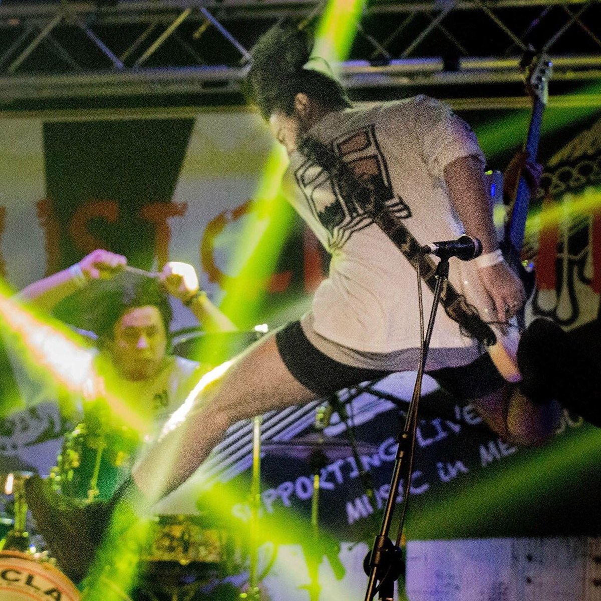 EMTSOFFICIAL's tweet image. White men can jump 

#jump #punkjump #poppunk #boys #whitemencanjump #dope #pop