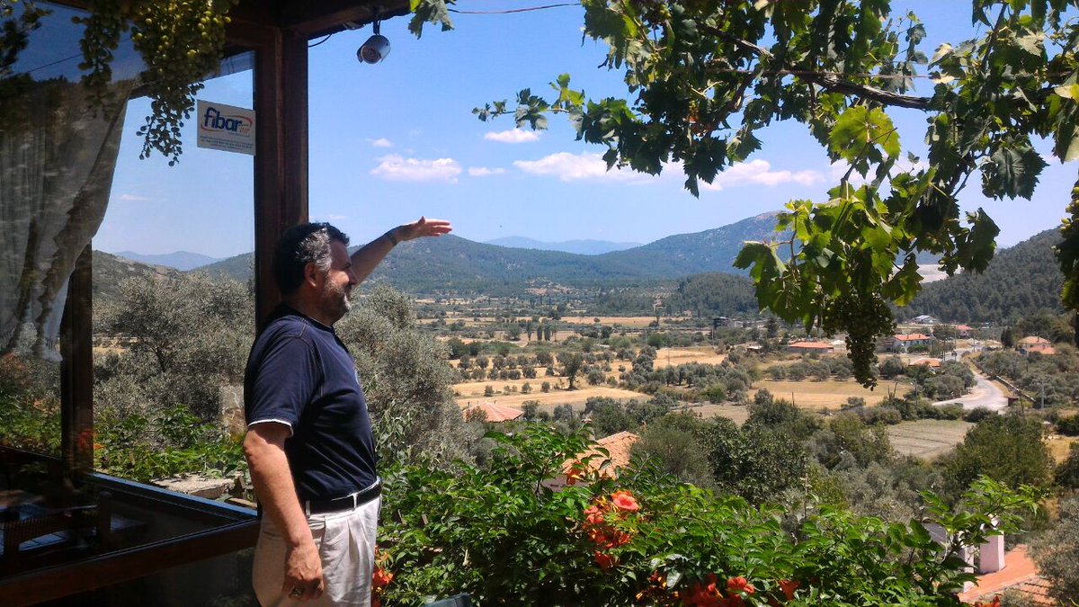 Ciktim belen kahvesine  baktim ovaya