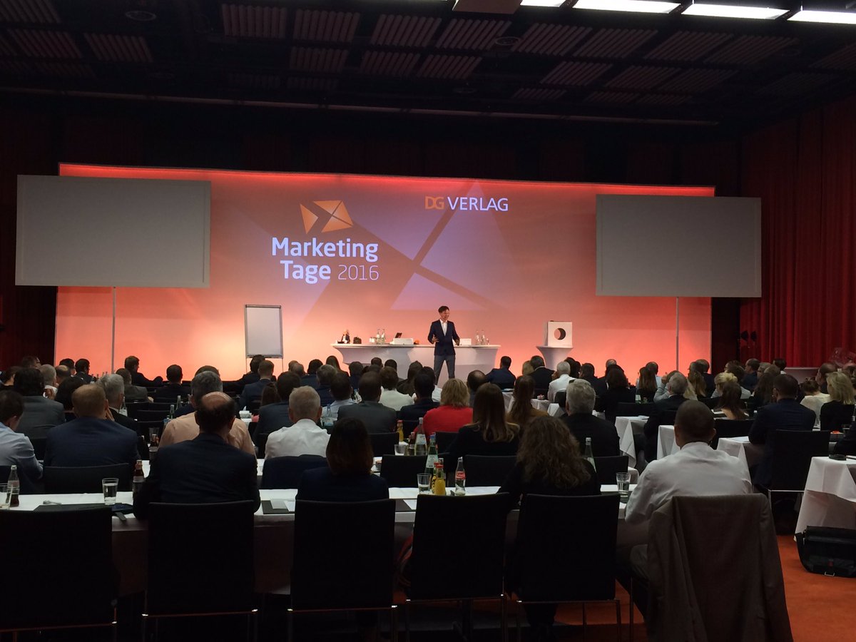 thomaspaulkoeln's tweet photo. Toller Vortrag von Mathias Haas bei den Marketingtagen des DG Verlag #EREIGNISHAUS #genokom #Referentenservice https://t.co/7kCaYOkhc7