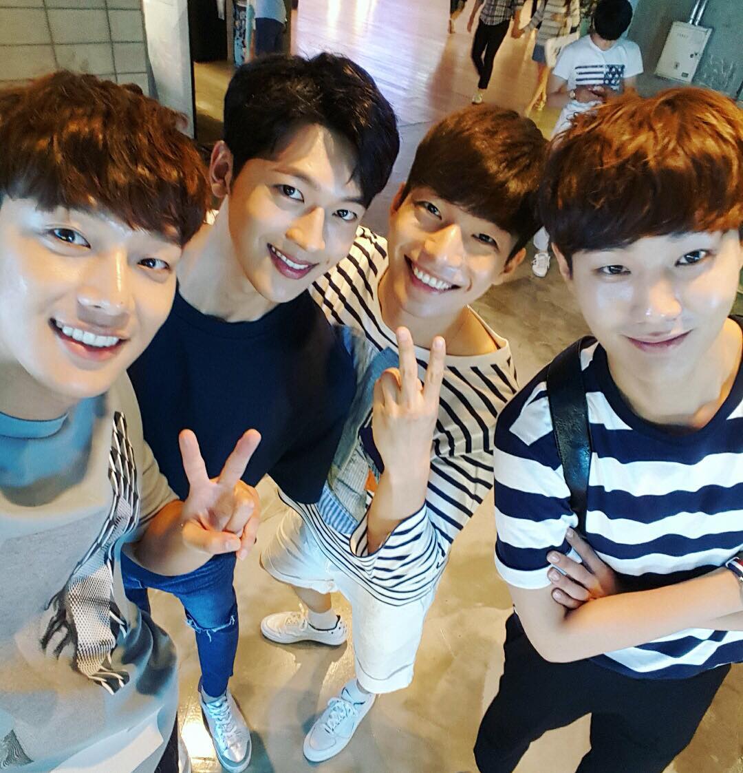hakjin_com's tweet photo. 브이앱 화질 구지고😾😾 아가탱 짱귀고💘💘 https://t.co/wzpIdd4lqe