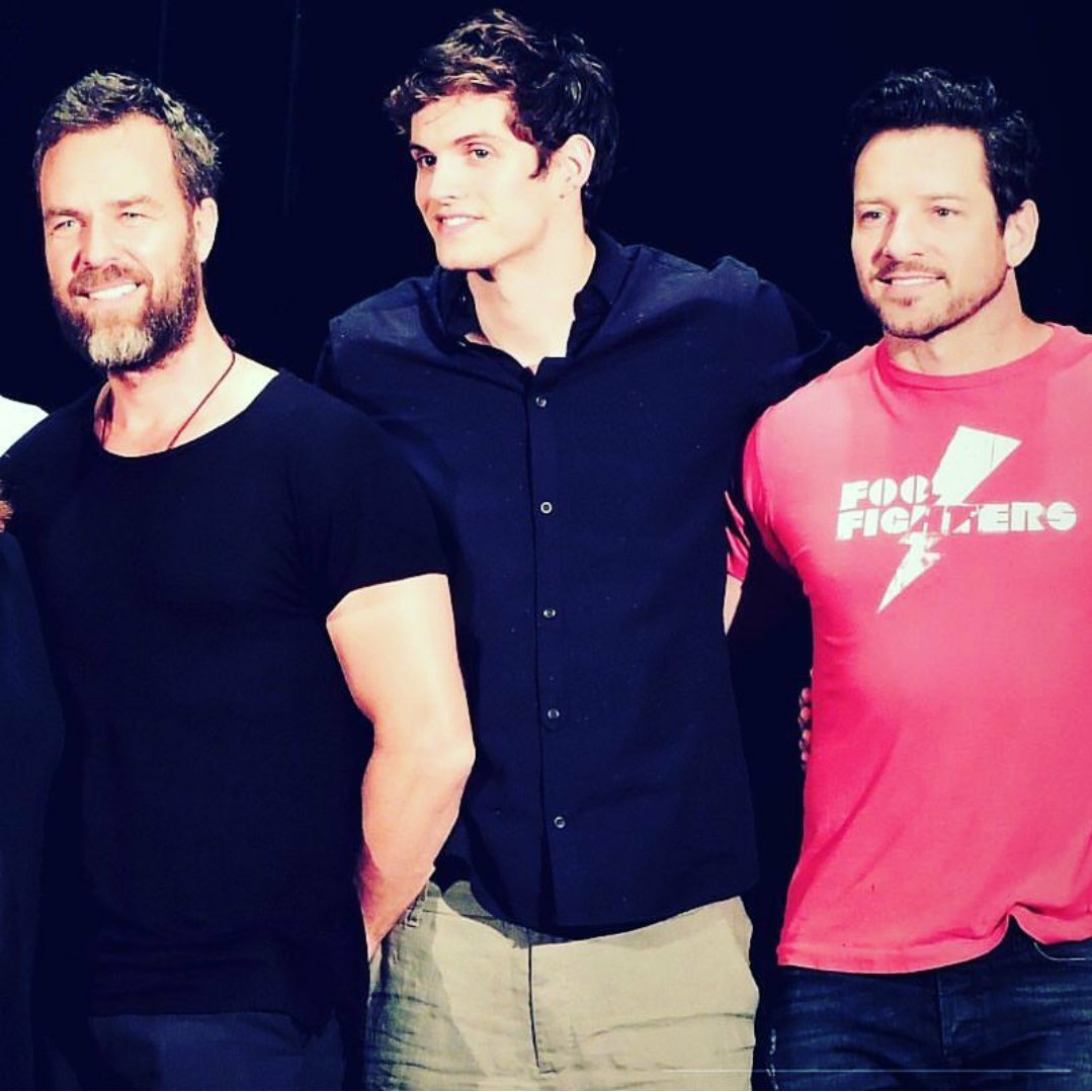 LolMdrr___'s tweet photo. π· | JR, Daniel et Ian Γ la #howlercon2016 le week end dernier. #howlercon https://t.co/3QW6n6Ctfy