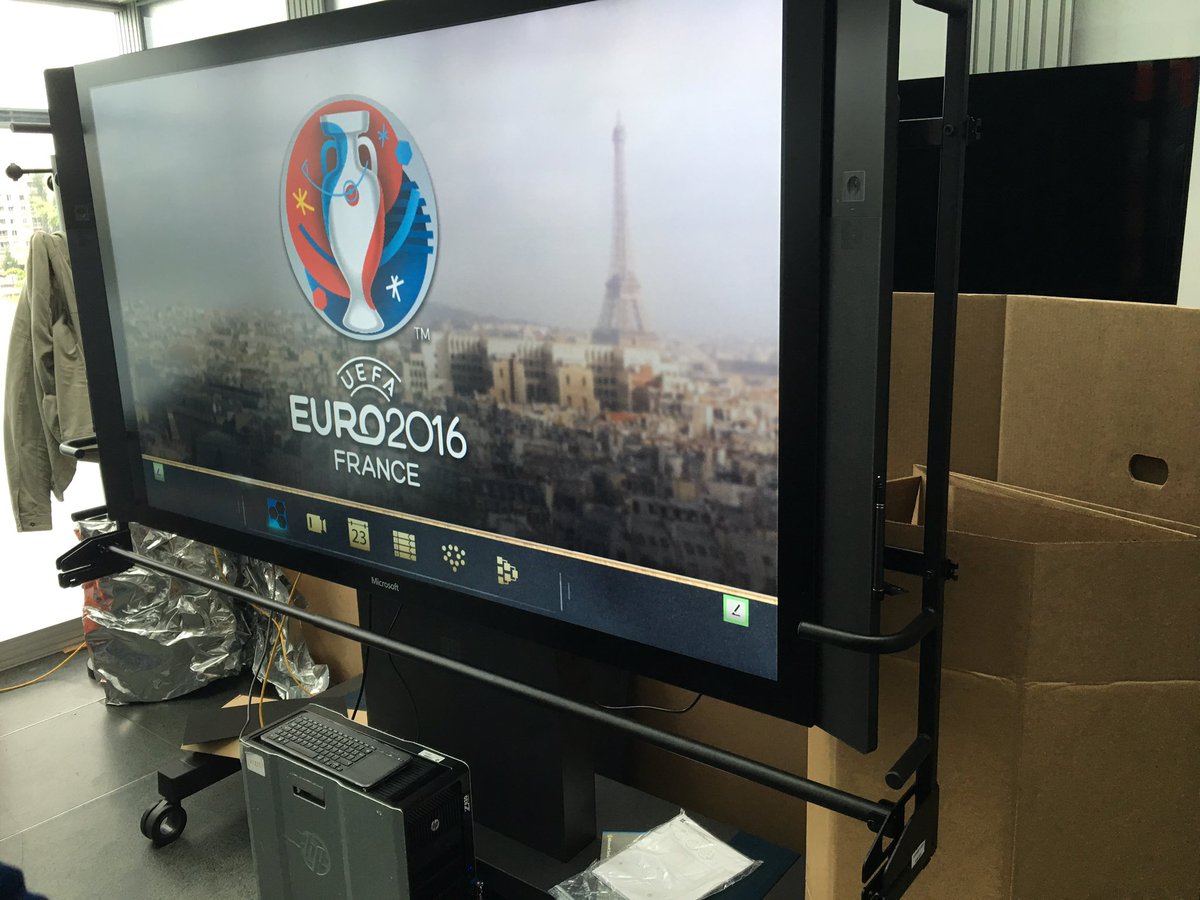 3d2e's tweet image. First Microsoft Surface Hub touch screen in France and First in Europe with VIZRT. Today big demo in France TV.