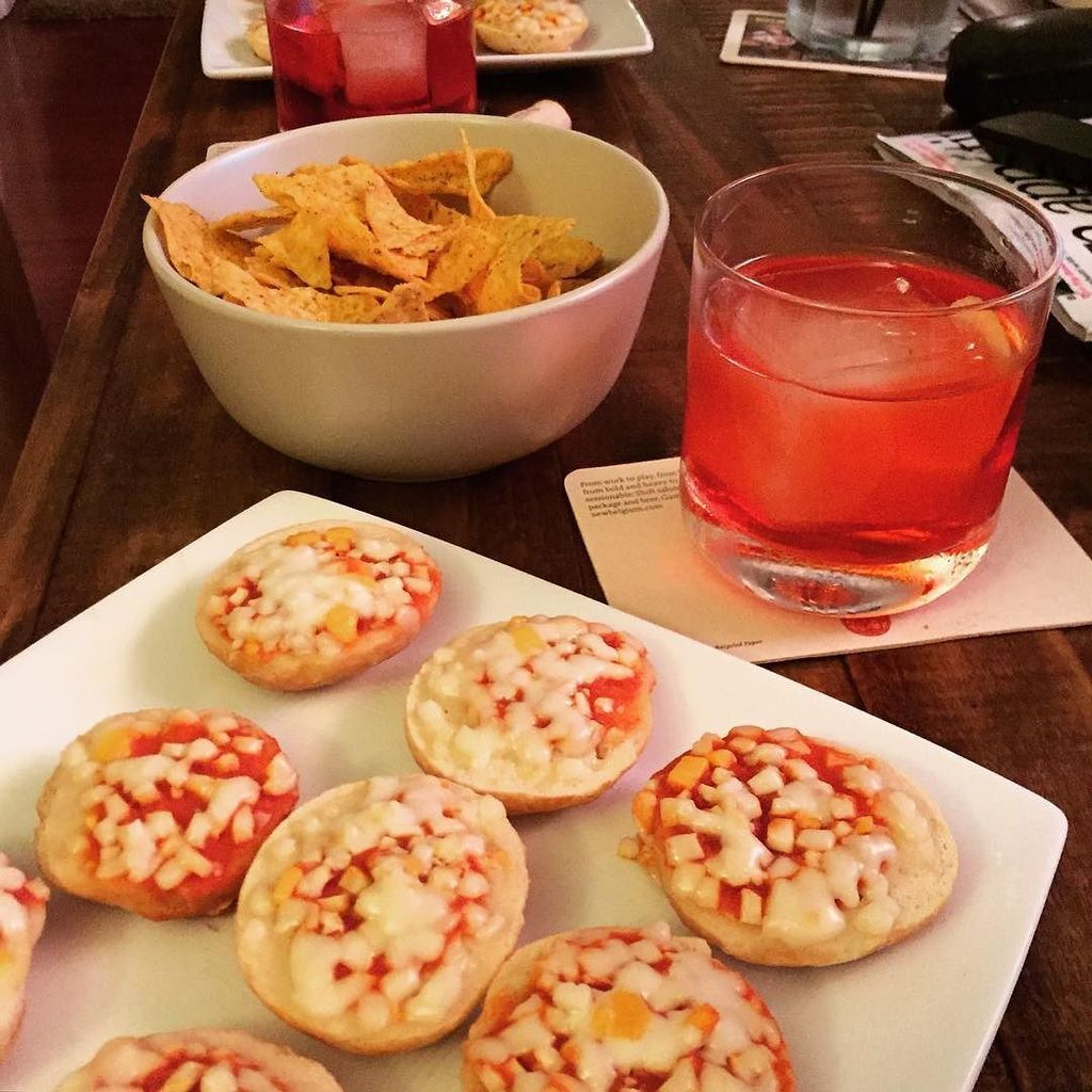 pizzasomm's tweet photo. when #mahboo crushes #latenight inventory vibes w/ a spread of my favorite #midnightsnacks upon arrival home. #pizza https://t.co/4jsHcSkcmo