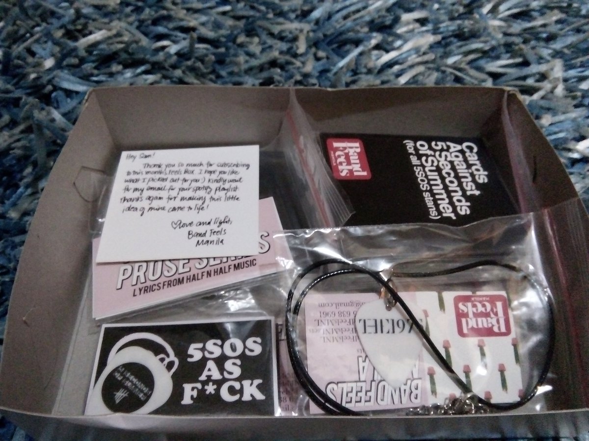 samilugh's tweet photo. YESS!! My very first #FEELSBOX arrived this afternoon, and it made me v v happy ๐ Thanks @BandFeelsMNL โกโกโก https://t.co/AMpoAYKgGI