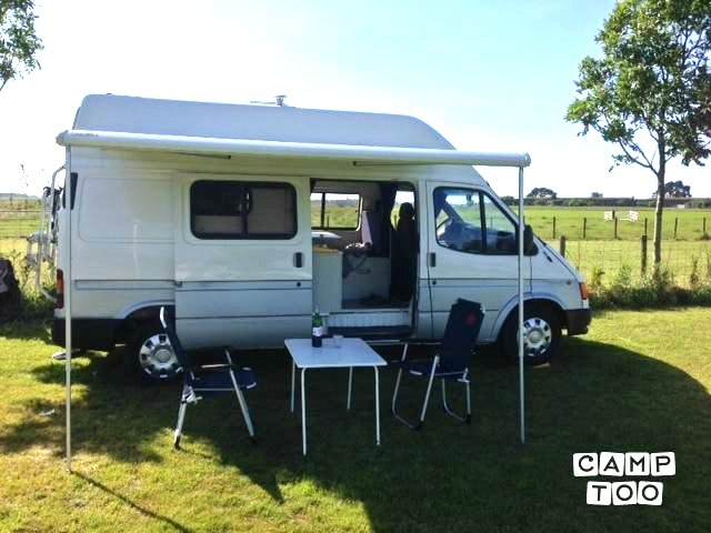 CamptooNL's tweet photo. "Luifeltje uitdraaien, tafeltje uitklappen en genieten maar", aldus Ivan. https://t.co/lMHZJgcO64 #roadtrip https://t.co/6XhkMDHL0L