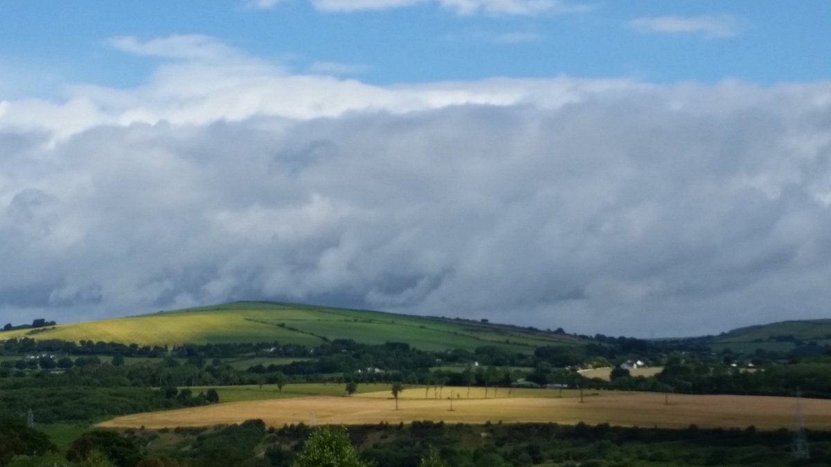 6milesup's tweet photo. View from my childhood bedroom window #home #withtheparents #ireland #wicklow https://t.co/DDr9K9r0qa