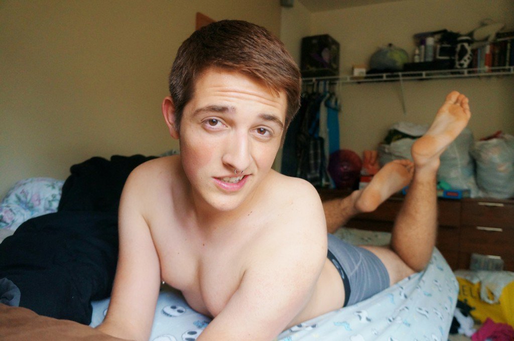 FeetAndSocks's tweet photo. #gayfeet #malefeet #feet #foot #gay #barefoot #socks #footworship <3 Follow us on tumblr https://t.co/NwcOqnigsA https://t.co/krUwsLDTLz