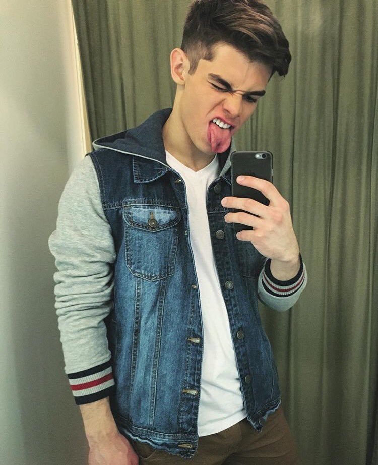 IG7b5LiKPvsRuyk tweet picture