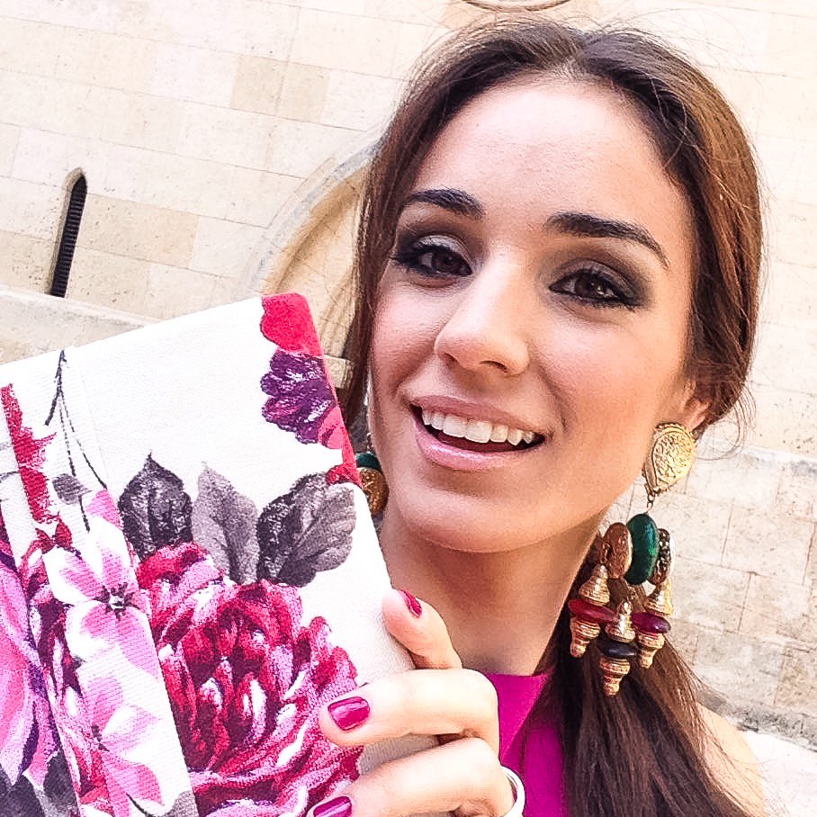 #BienvenidoJulio 👋
Completar un look con los complementos de <a href="/VanessaAslan/">Vanessa Aslan</a>  es ir siempre de #invitafaperfecta 😍🌸